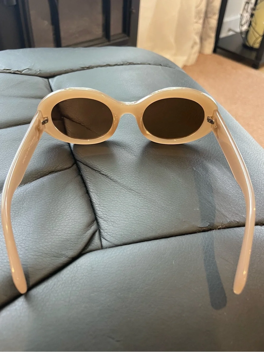 No Label bridge cream nose